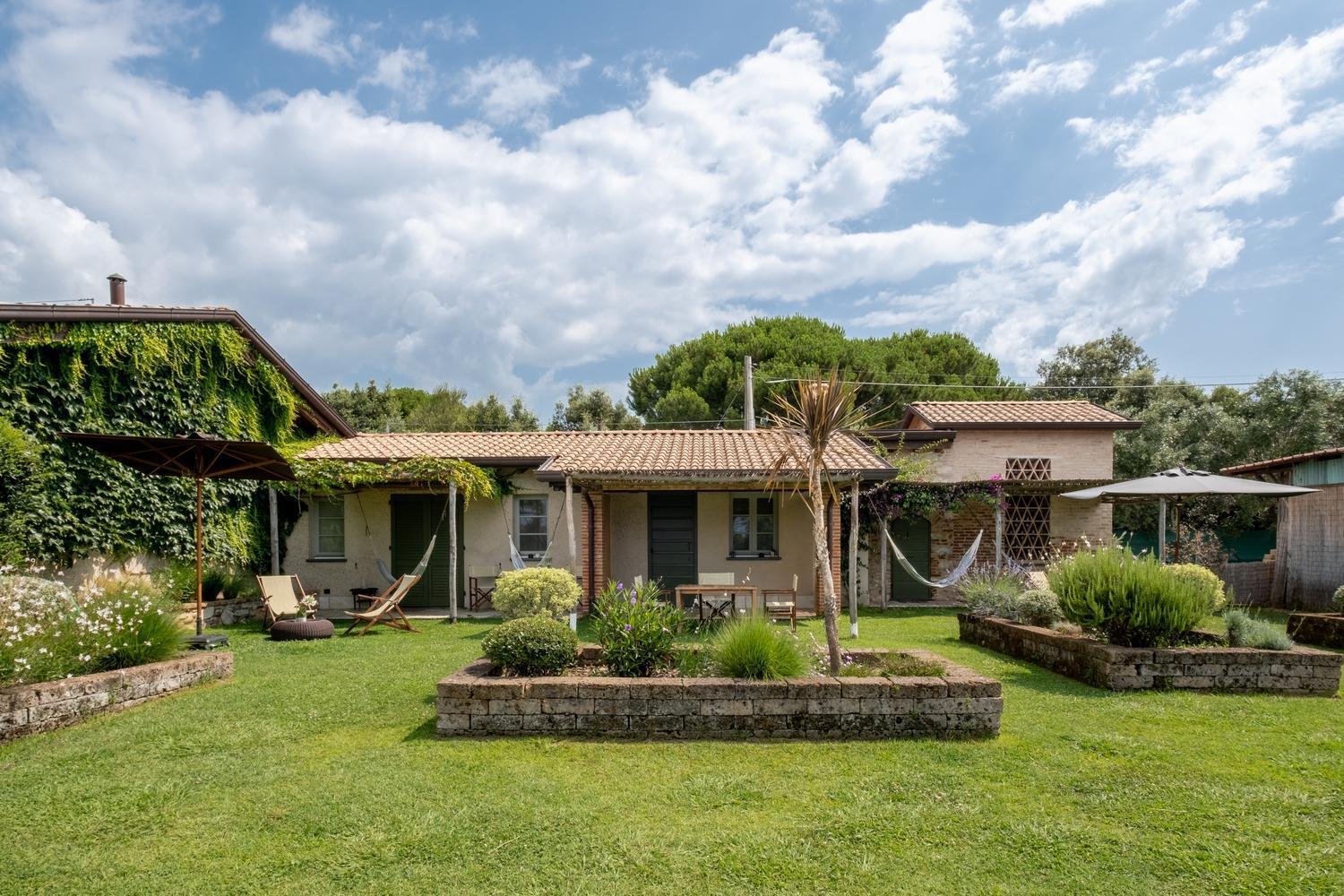 Olimagio Farm With Animals And 25m Pool, At Cycling Distance Country house *