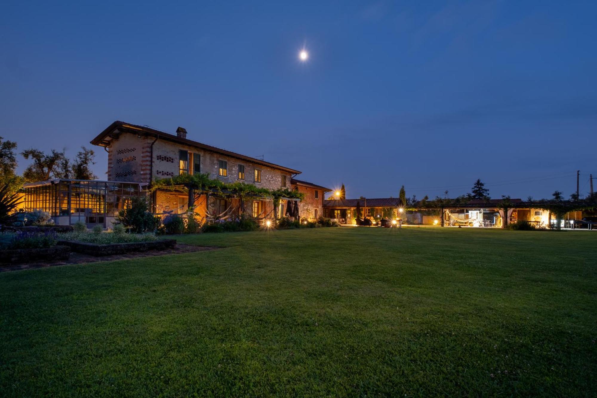 Olimagio Farm With Animals And 25m Pool, At Cycling Distance *