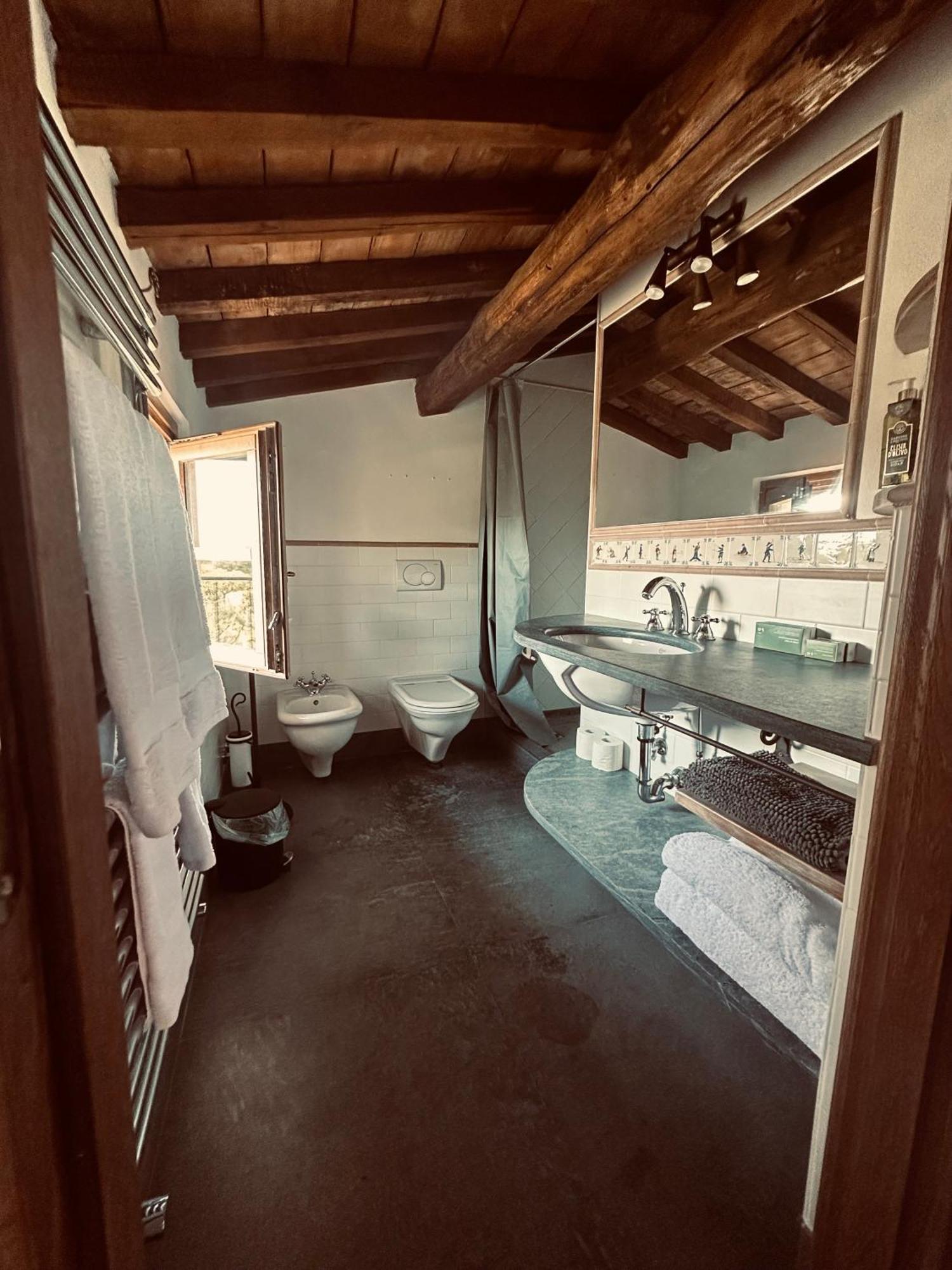 Olimagio Farm With Animals And 25m Pool, At Cycling Distance Country house