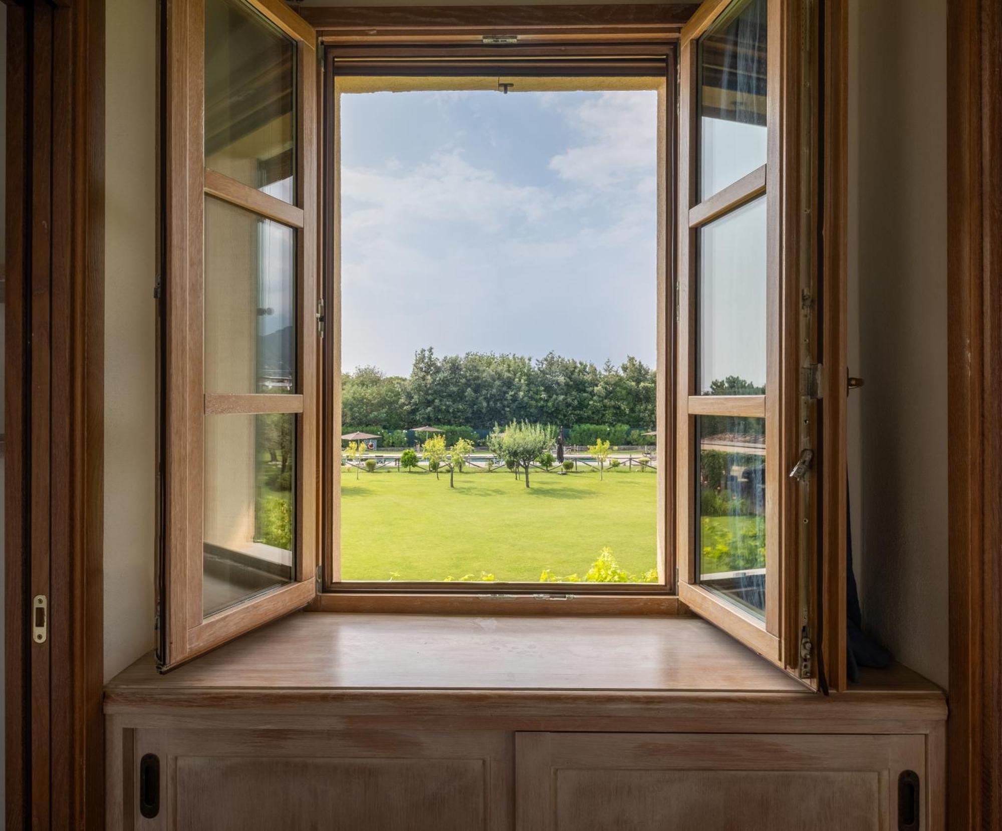 Olimagio Farm With Animals And 25m Pool, At Cycling Distance Country house *