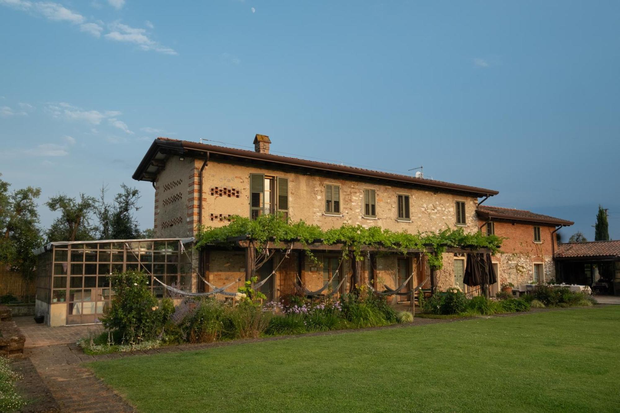 Country house Olimagio Farm With Animals And 25m Pool, At Cycling Distance
