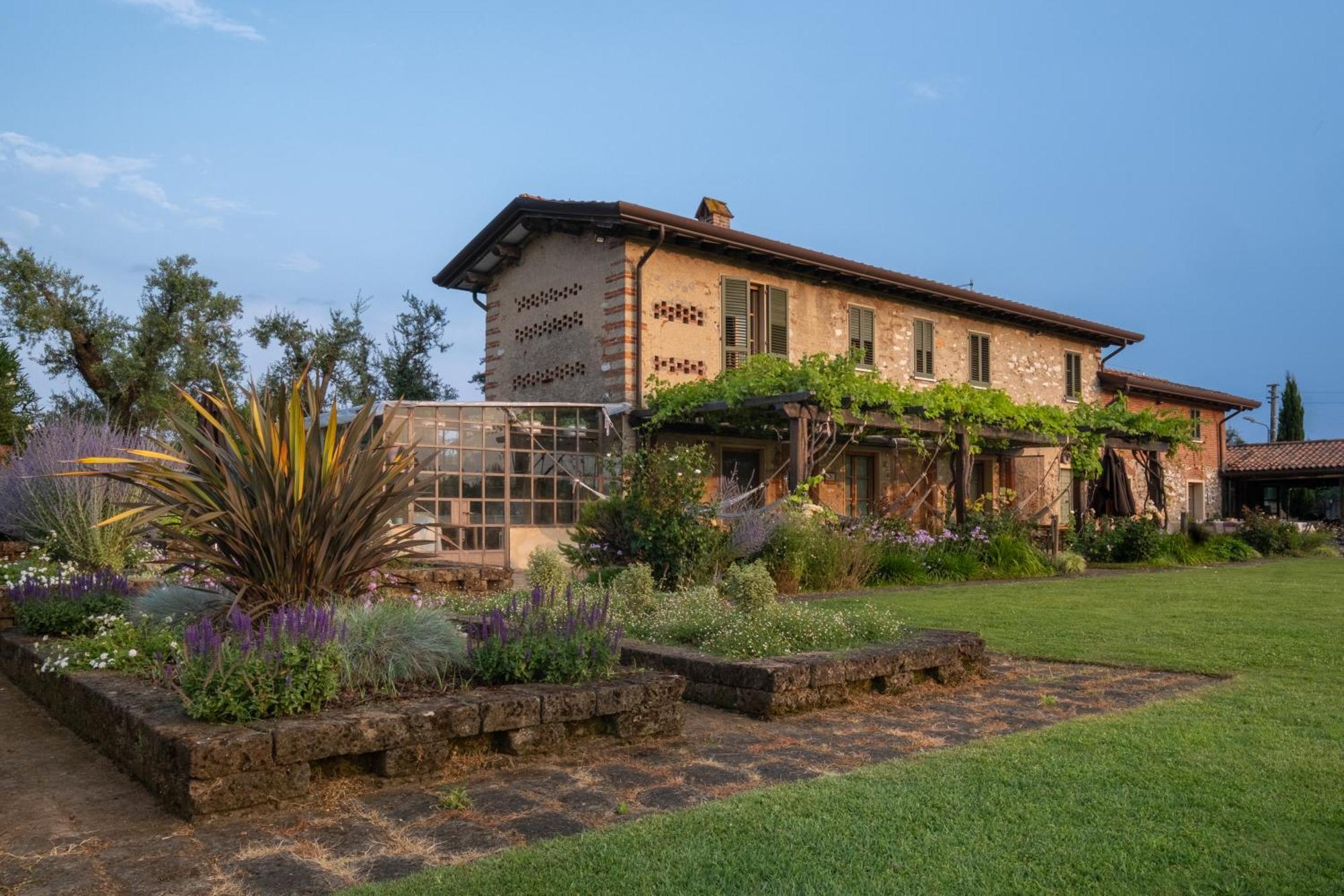Olimagio Farm With Animals And 25m Pool, At Cycling Distance Country house *
