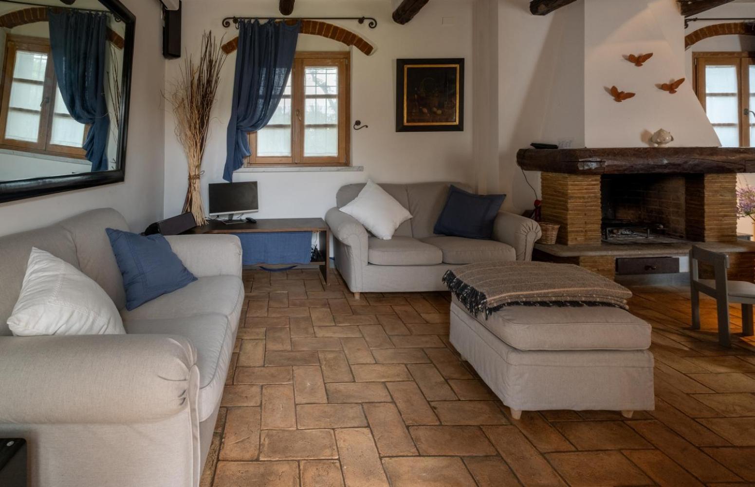 Olimagio Farm With Animals And 25m Pool, At Cycling Distance Country house