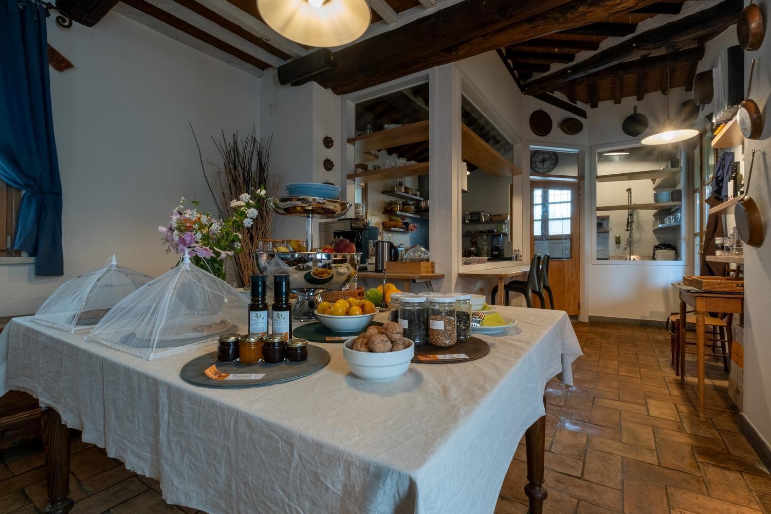 Olimagio Farm With Animals And 25m Pool, At Cycling Distance