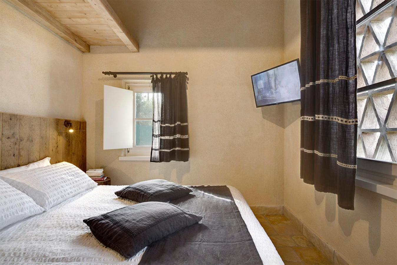 Country house Olimagio Farm With Animals And 25m Pool, At Cycling Distance *