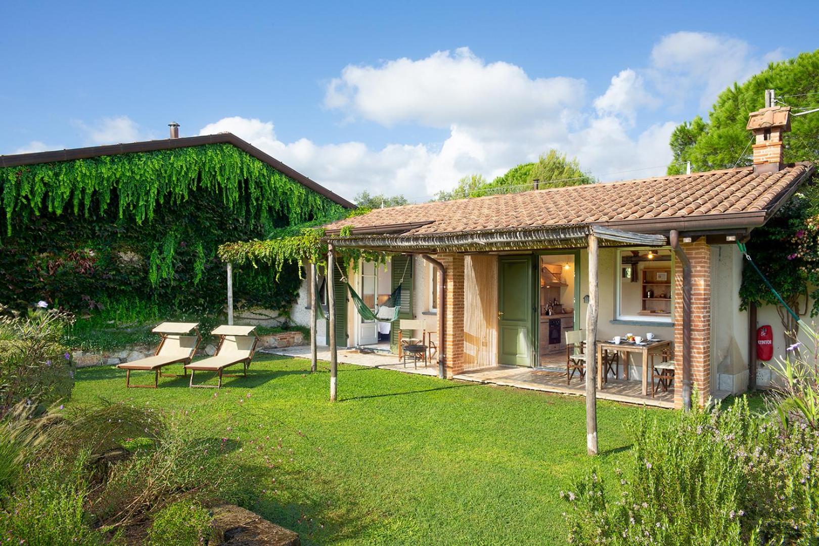 Olimagio Farm With Animals And 25m Pool, At Cycling Distance Pietrasanta
