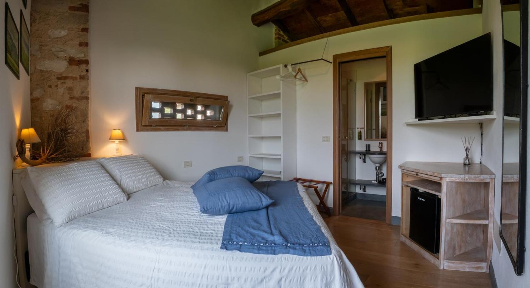Olimagio Farm With Animals And 25m Pool, At Cycling Distance Country house